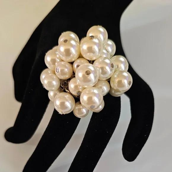 Faux Pearl Ring - Picture 1 of 7